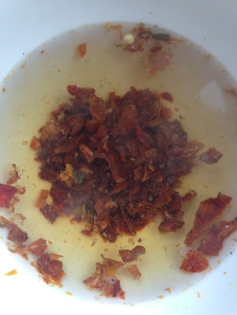 Печенье с вялеными помидорами и базиликом