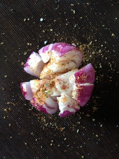 Закуска &amp;quot;Пряные цветы из лука с сырным соусом&amp;quot; 