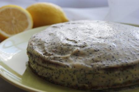 Маковый торт с творожно-лимонным кремом