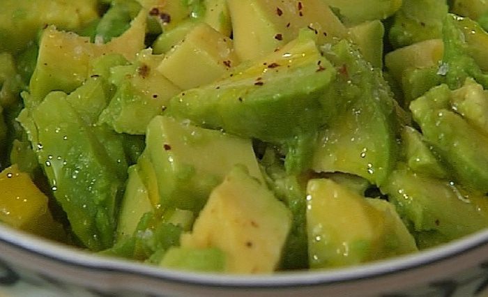 Тосты с авокадо и красной икрой