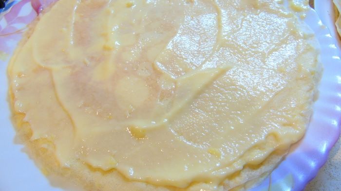 Блинный торт с заварным кремом и ягодами