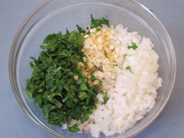 Маринованые баклажаны с орехами и сельдереем