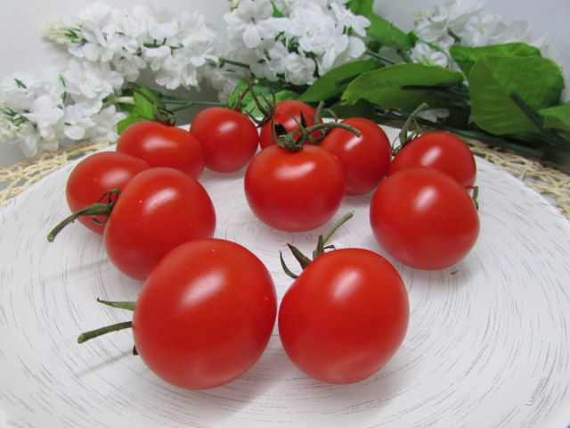 Помидорки черри, фаршированные сливочным сыром с зеленью