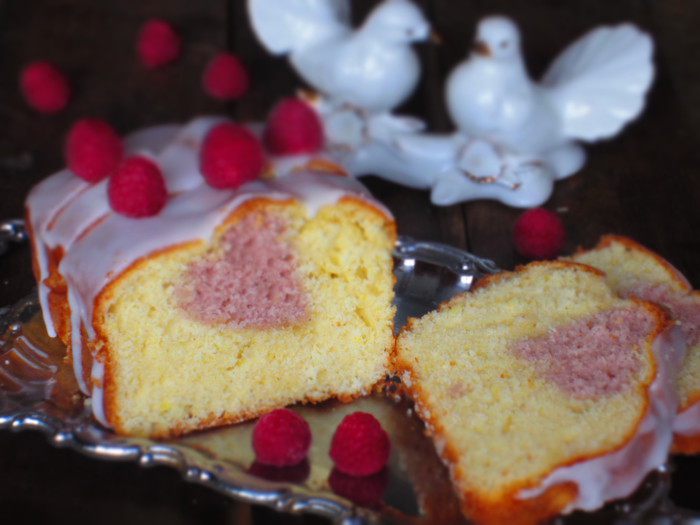 Кекс с малиновым сердечком