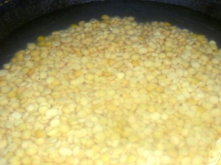 Легкий гороховый суп с чесночными гренками