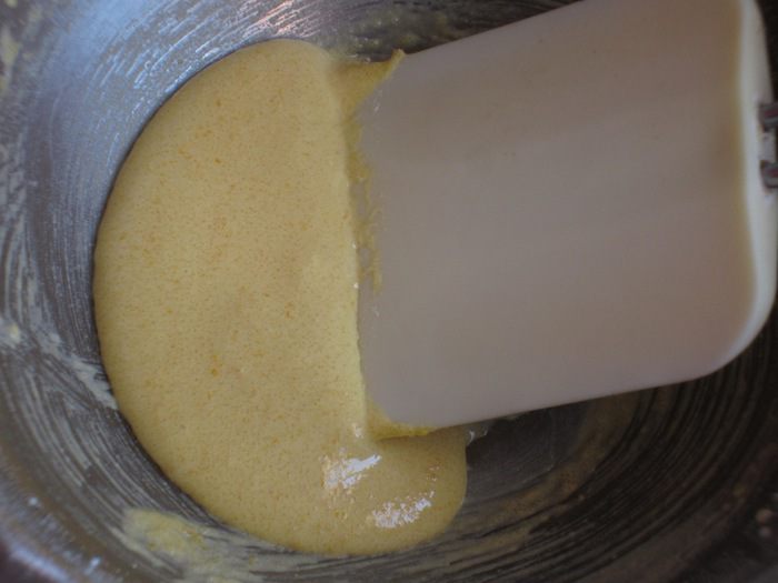 Пасхальные творожные булочки с заварным кремом и абрикосами