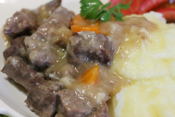 Говядина, тушенная с хлебом