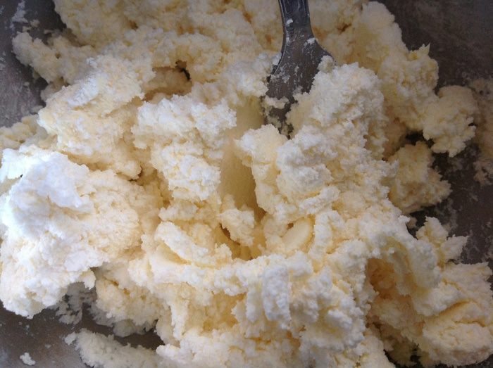 Лепешка из творожного теста с сыром и зеленью