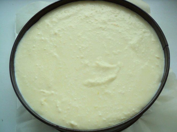 Творожник с абрикосами и вишней