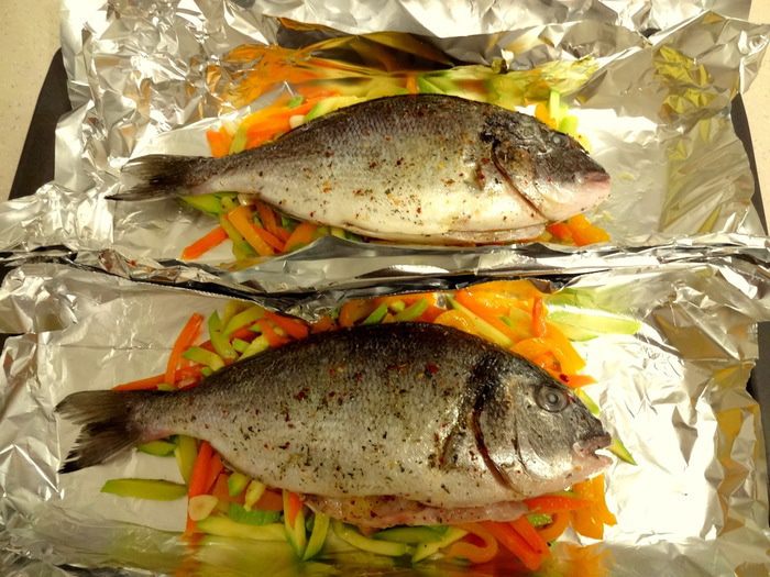 Рыбка на овощной подушке