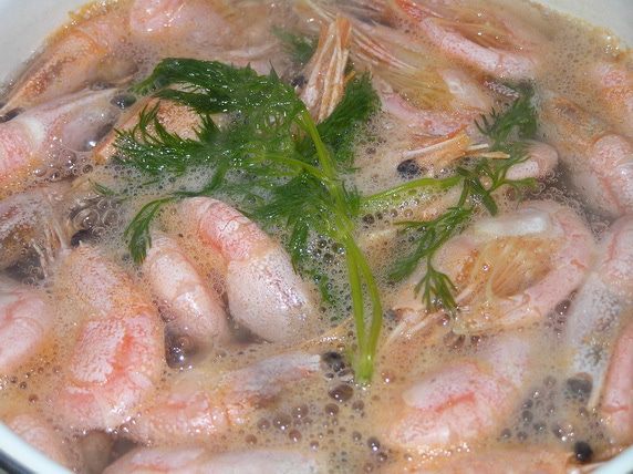 Креветки с грейпфрутом и авокадо