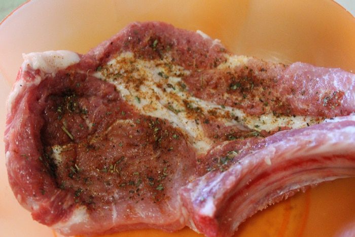 Свиная корейка на чесночной подушке