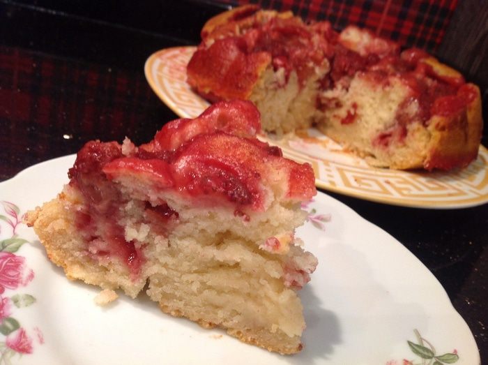 Медовый пирог с клубникой