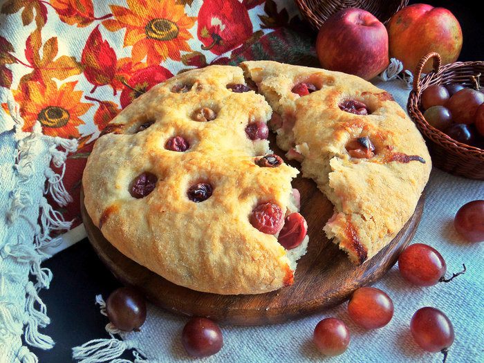 Осенняя фокачча с виноградом и сыром