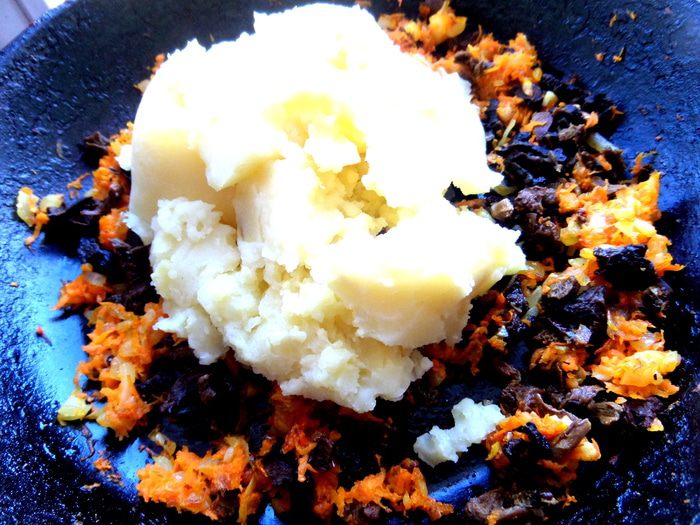 Грибы с картошкой в корзиночках из лаваша (постные)