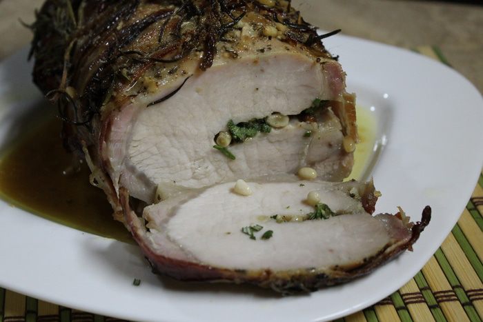 Ароматная фаршированная корейка к Рождеству