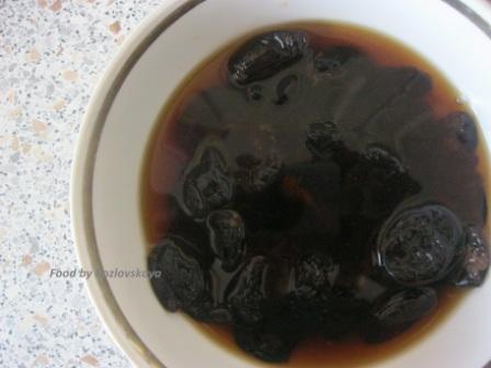 Вареники с черносливом, грецкими орехами и медом