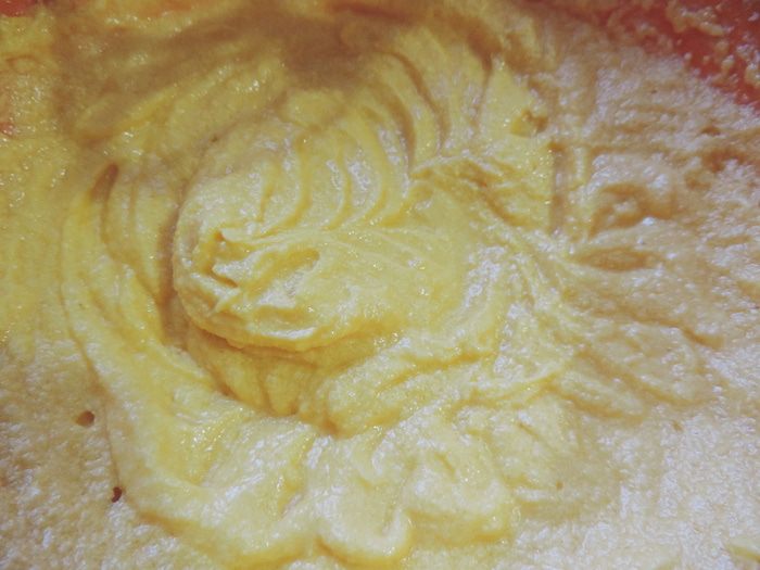 Сливовый пирог на желтках