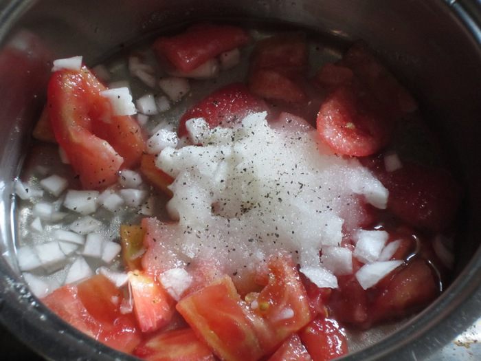 Мини-тирамису с томатным чатни и бальзамическим сиропом