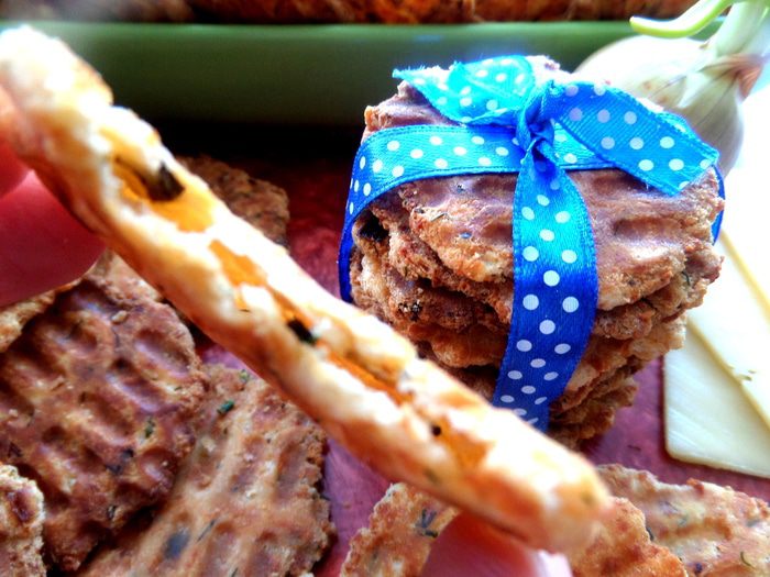 Сырные чипсы на вафельнице