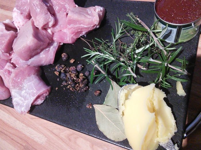 Зимний пай из телятины и корешковых овощей 