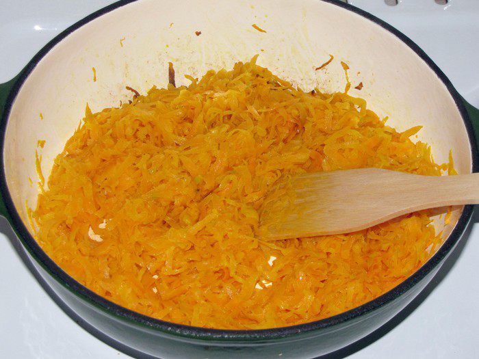 Рулет из моркови с сыром и зеленью