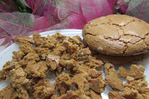 Семифредо из рикотты с малиной и миндальным печеньем