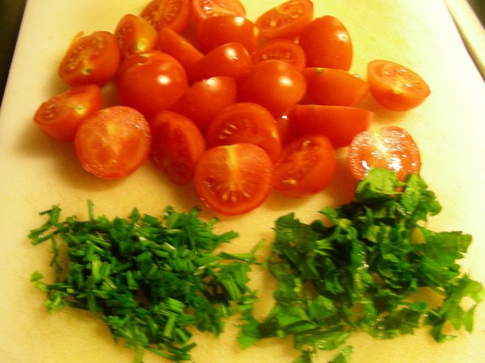 Рыба с цукини и помидорами черри