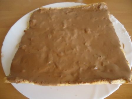 Миндальный рулет с шоколадным муссом