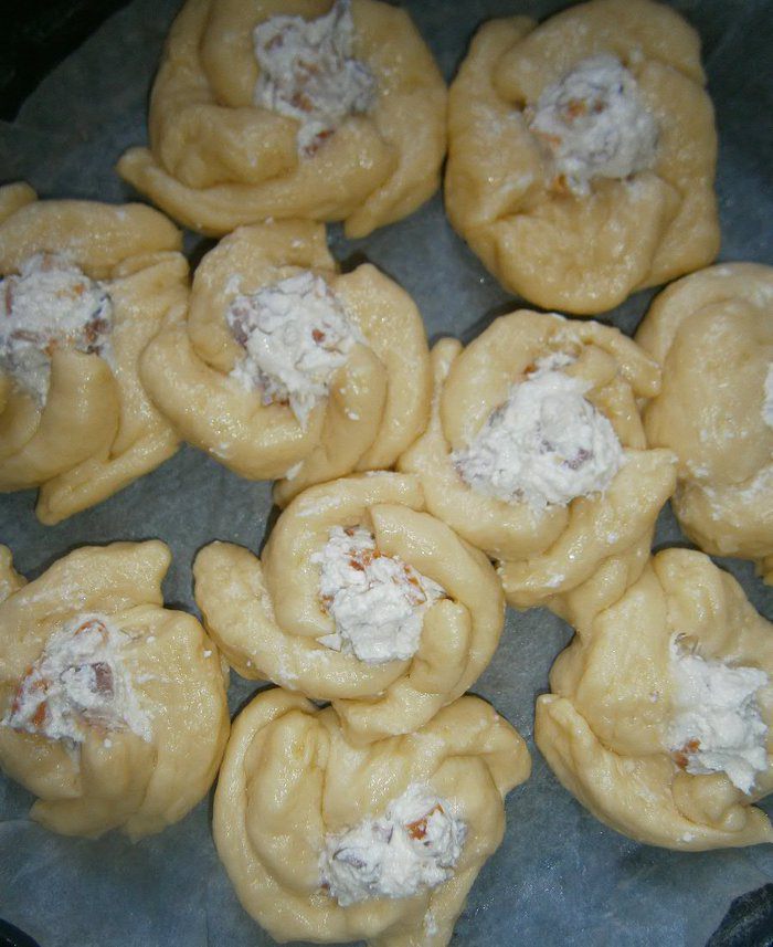 Пирог из картофельного теста с творогом и беконом