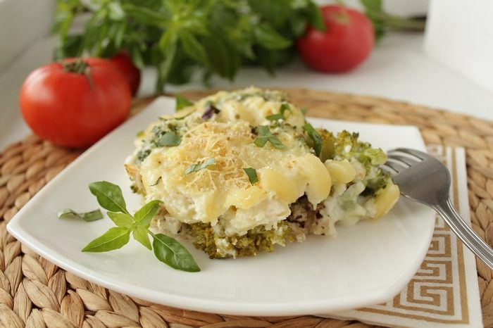 Гратен из макарон, куриной грудки и брокколи