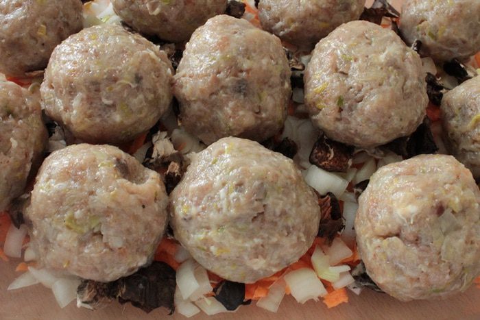 Тефтели с гречкой и грибами, запеченные в ряженке