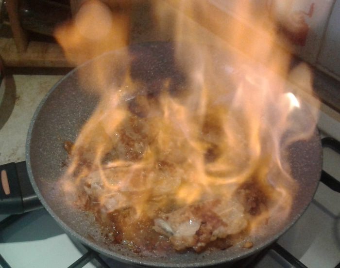 Свинина &amp;quot;Фламбе&amp;quot; с соусом из красного вина
