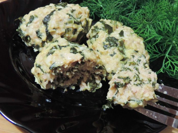 Паровые куриные котлетки со шпинатом