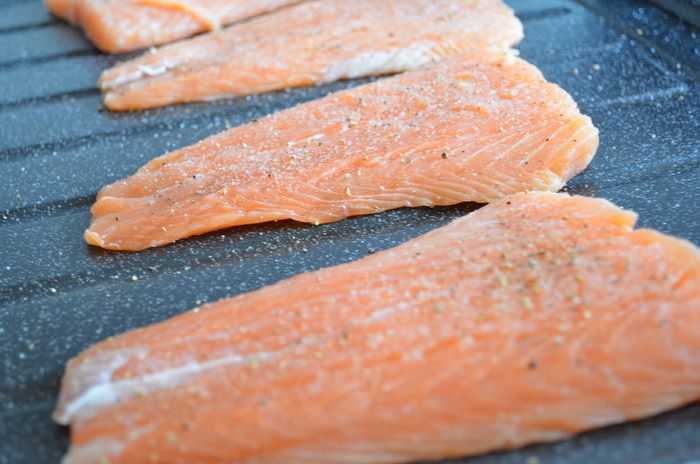 Семга с пряной карамелью и овощами