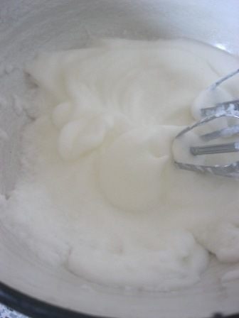 Шоколадный семифредо с мятным соусом