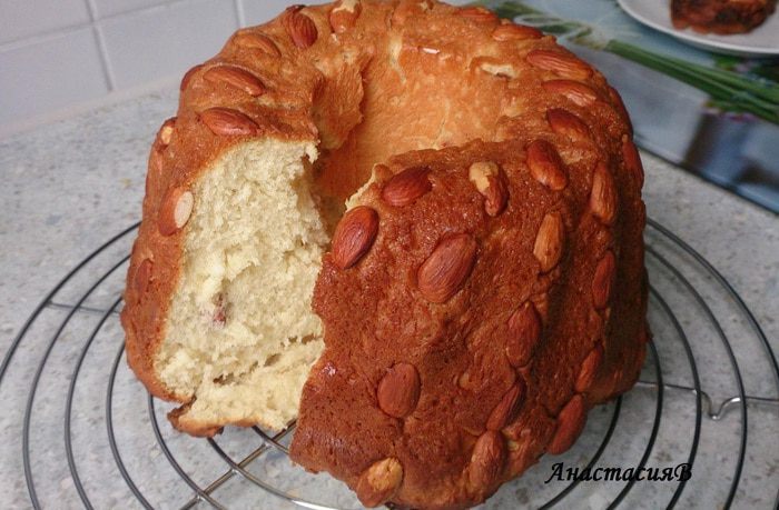 Кекс с миндалем