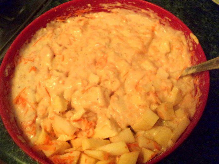 Морковный пряный пирог с фруктами