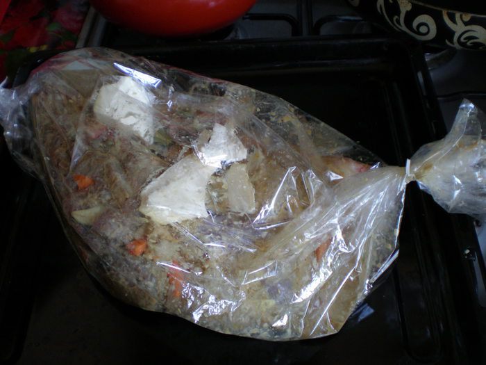 Баранья нога, запеченная с виноградом