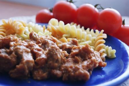 Свинина с томатами в арахисовом соусе