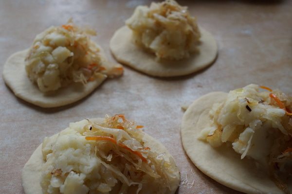 Пирожки с квашеной капустой