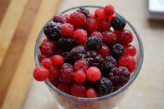 Ананасово-ягодный смузи