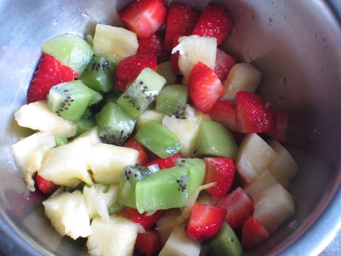 Фруктовый салат &amp;quot;Мачедония&amp;quot; с клубничным соусом