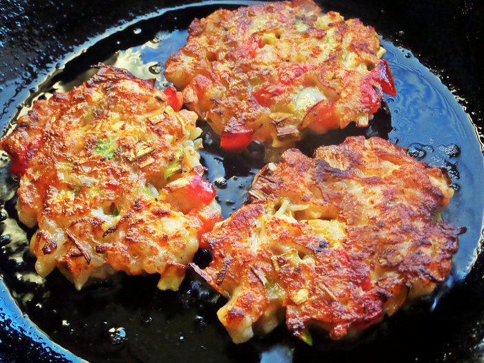 Куриные котлеты с рисом и овощами