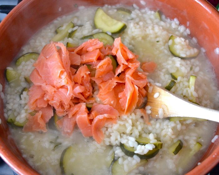 Ризотто с цукини и слабосоленым лососем