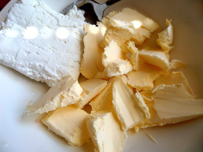 Творожный рулет с безейной прослойкой