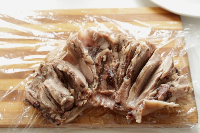 Рулет из свиной рульки с дижонской горчицей