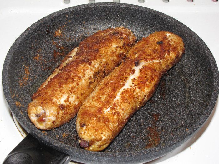 Куринные рулетики с начинкой из слив