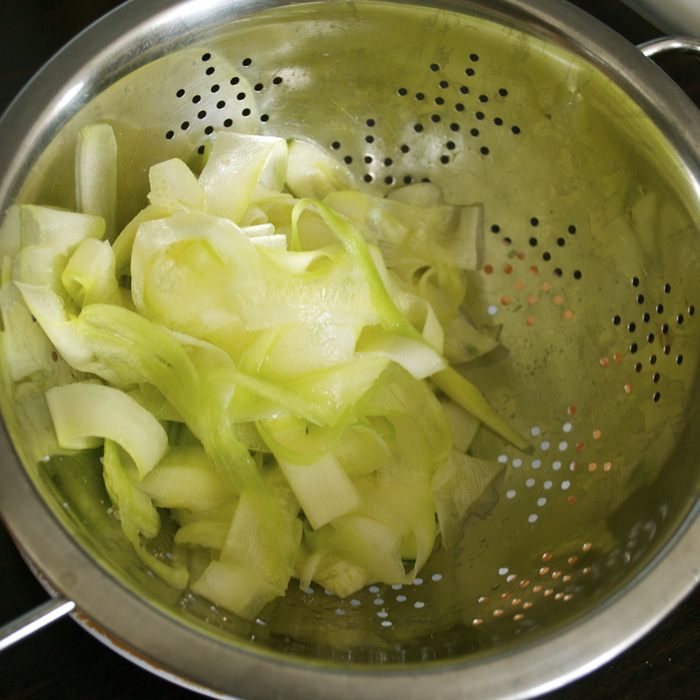 Феттучине с цукини и песто из вяленых томатов