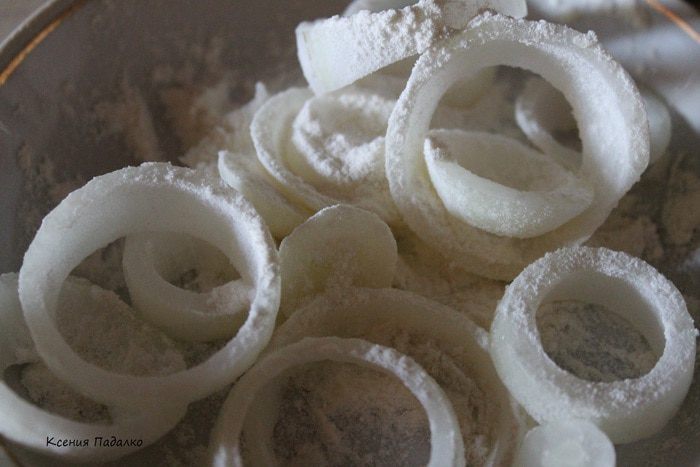 Судак и лук жареные в кляре